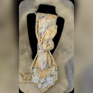 Elegant Yellow and Gray Scarf with Floral Accents